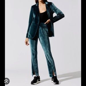 CARBON38 BLUE VELVET SUIT SIZE SMALL BOTH PIECES